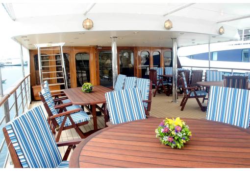 Desde el Lounge se accede a las mesas de la Terraza